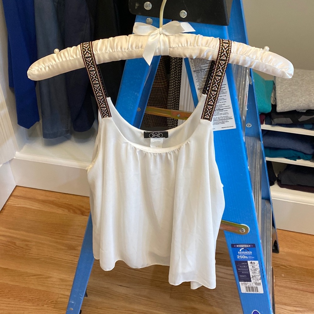 100 percent polyester cute crop top great condition.